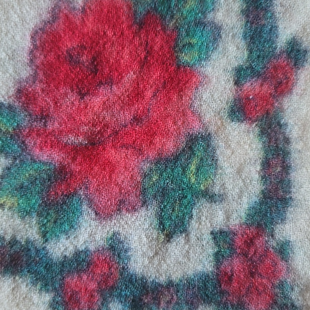 Floral Roses Patterned Cream Scarf - Picture 3 of 9